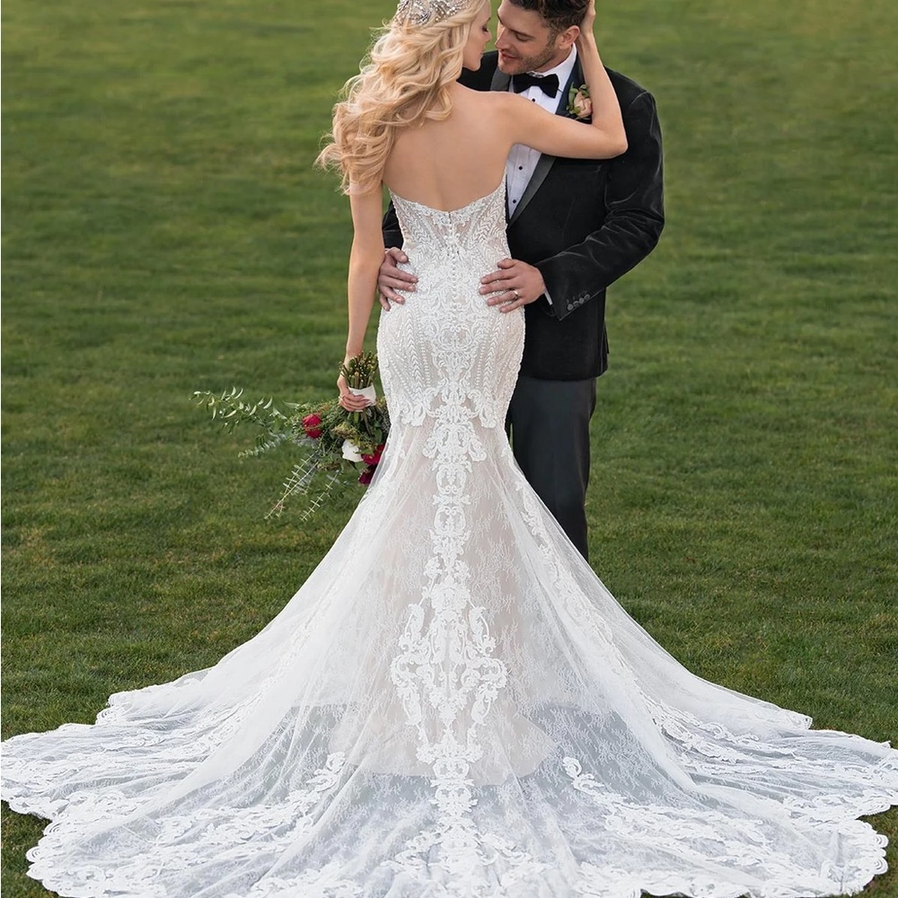 Martina Liana White Lace Wedding Dress